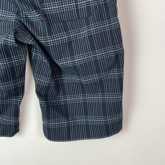 ✨3/$25✨ Columbia Black & Grey Bermuda Shorts - 10 - Picture 7 of 7